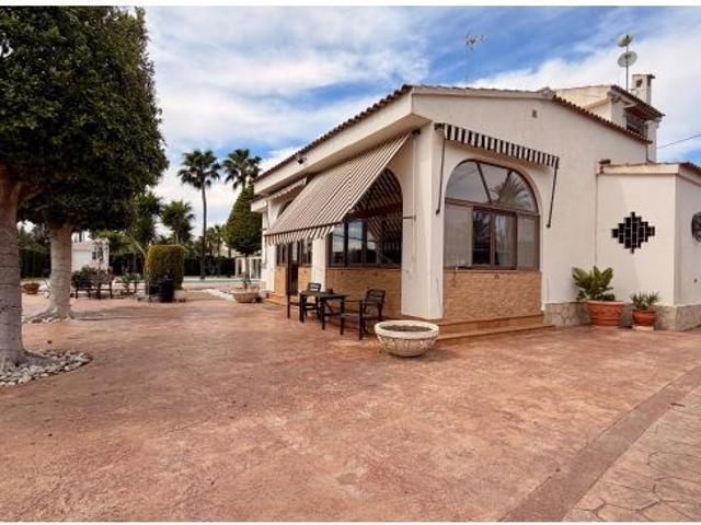 Espectacular Chalet Reformado en Algoros, Elche