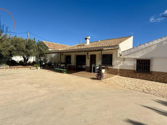 ESPECTACULAR CHALET REFORMADO EN PARCELA DE 2.800 m2 CON PISCINA, FRUTALES Y MUY CERCA DE CARTAGENA