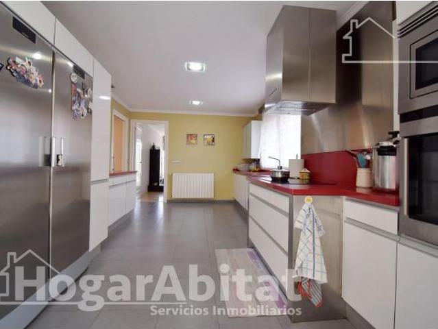ESPECTACULAR CHALET SEMINUEVO CON PISCINA, GARAJE, BARBACOA Y TERRAZA