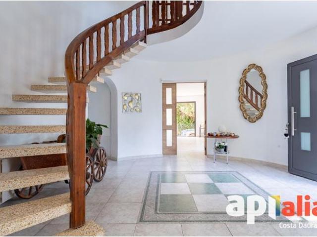 Espectacular chalet torre en Cap Salou. ¡Con piscina privada!
