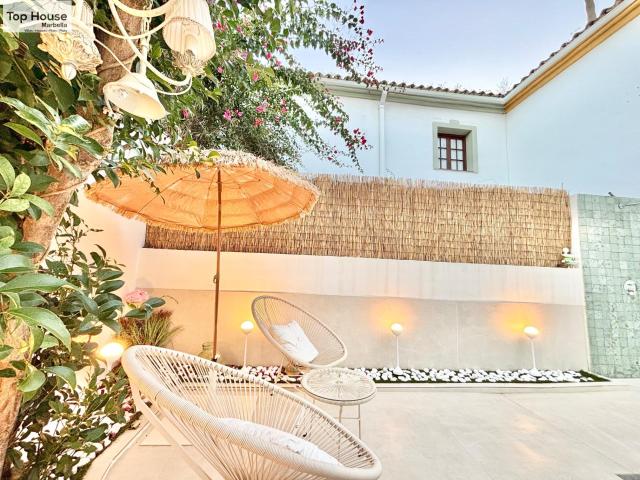 ESPECTACULAR ADOSADO RECIEN REFORMADO EN UNA URBANIZACIÓN MUY DEMANDADA EN LA ZONA DE GUADALMINA BAJA EN MARBELLA