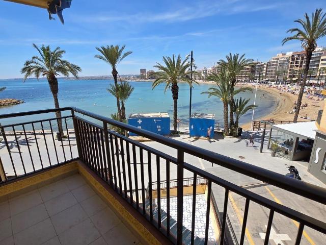ESPECTACULAR APARTAMENTO EN PRIMERA LINEA DE PLAYA Y CON PISCINA COMUNITARIA