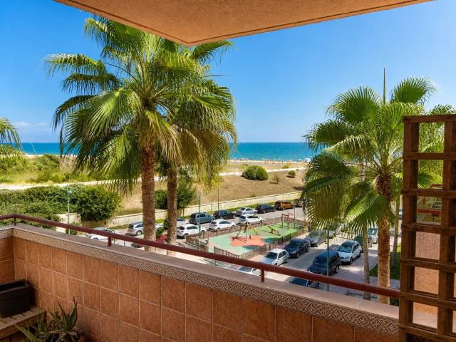 Espectacular apartamento en primera línea de playa en Guadalmar