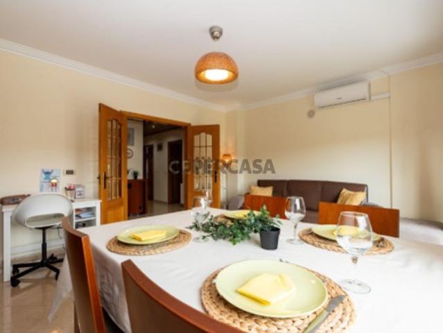 ESPECTACULAR APARTAMENTO T2 COM VARANDA E BOX