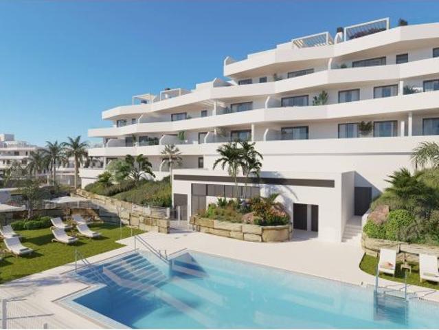 Espectacular ático con solárium y vistas panorámicas al Mar en venta en Estepona. Málaga