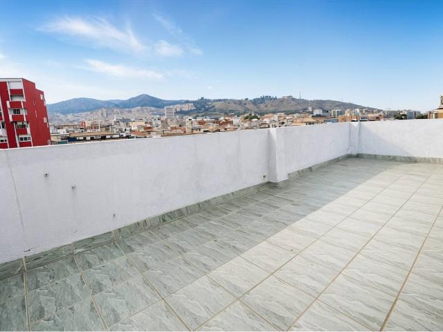 Espectacular ático con terraza privada en Plaza Mossèn Clapés Sant Andreu