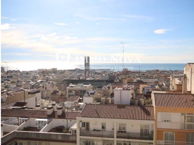 ¡Espectacular ático de 160 m² con vistas al mar junto al Parc Central!