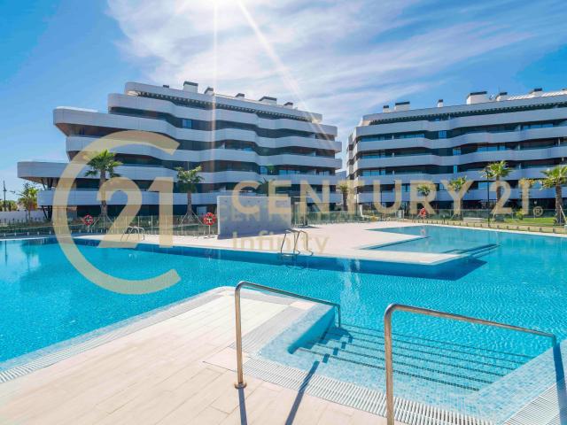Espectacular ático de lujo con vistas al mar en primera línea en LOS ALAMOS TORREMOLINOS MALAGA