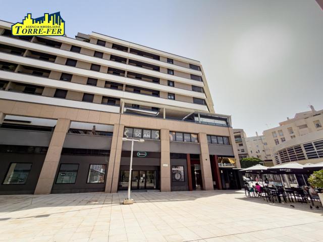 ¡ESPECTACULAR ATICO EN ALQUILER, CON TERRAZA DE 30M2 Y PLAZA DE GARAJE EN PLAZA 3 DE ABRIL!