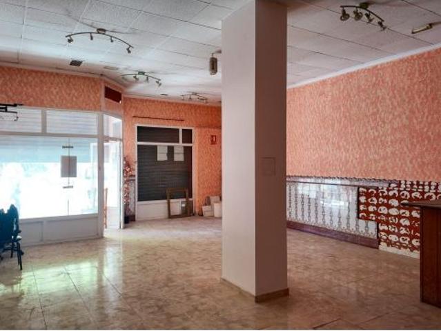ESPECTACULAR BAJO COMERCIAL CON 7 ESCAPARATES, ESQUINERO Y SALIDA DE HUMOS¡ EN BENIMACLET