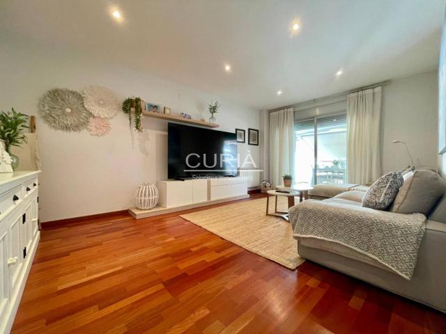 ESPECTACULAR BAJO DUPLEX EN CIUTAT JARDI CON DOS PARKINGS