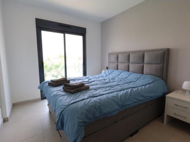 ESPECTACULAR BUNGALOW ÁTICO CON SOLÁRIUM PRIVADO, ORIENTACIÓN SUR Y VISTAS A LA PISCINA EN EL RASO