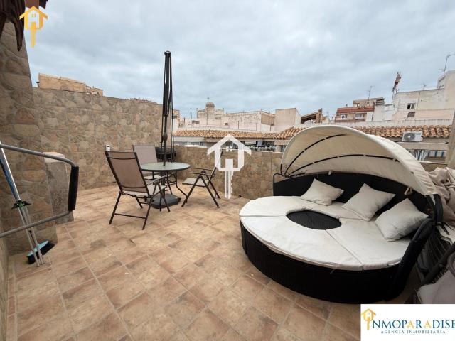 ESPECTACULAR DÚPLEX DE TRES PLANTAS EN TORREVIEJA, 93m2, 4 HABITACIONES, 1 BAÑO, TERRAZA