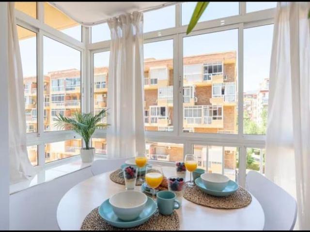 ESPECTACULAR ESTUDIO CON LICENCIA VACACIONAL EN BENALMÁDENA