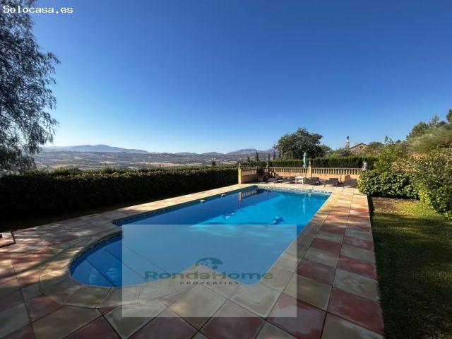 Espectacular Finca con Casa, Piscina y Olivar en Entorno Natural Único