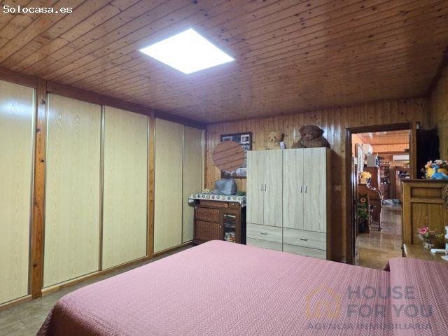 ESPECTACULAR FINCA CON DOS VIVIENDAS, 2.000 m² DE PARCELA Y GARAJE DE 82 m² EN