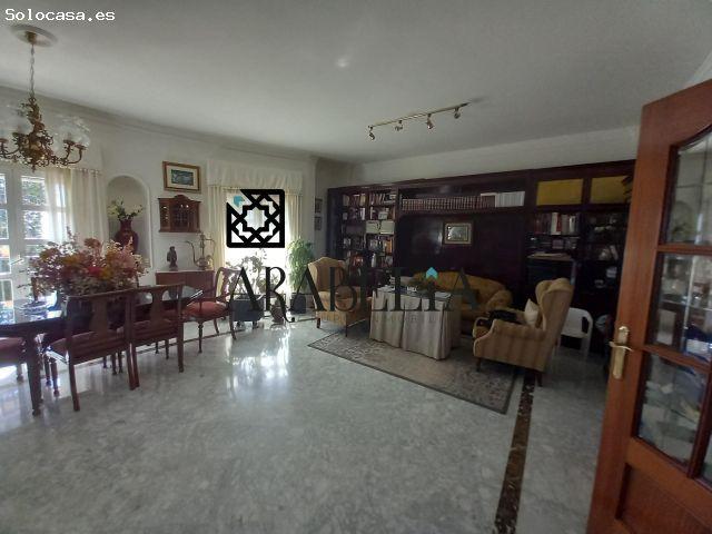 ? ESPECTACULAR FINCA DE 3.000m2 | 2 VIVIENDAS INDEPENDIENTES | PISCINA Y PÁDEL