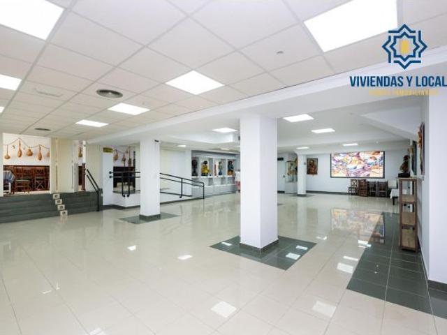 Espectacular local comercial en Nuevo Acceso a la Alhambra, junto Hospital Vithas
