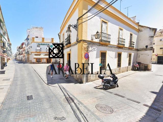 ESPECTACULAR LOCAL COMERCIAL EN EL REALEJO!