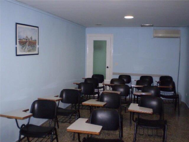 ESPECTACULAR LOCAL EN CENTRO DE GANDIA CON ENTRADA EXCLUSIVA PARA TODO TIPO DE NEGOCIOS O VIVIENDAS