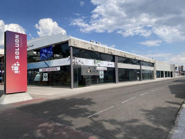 Espectacular Nave Comercial independiente con 125 m de Fachada Visible