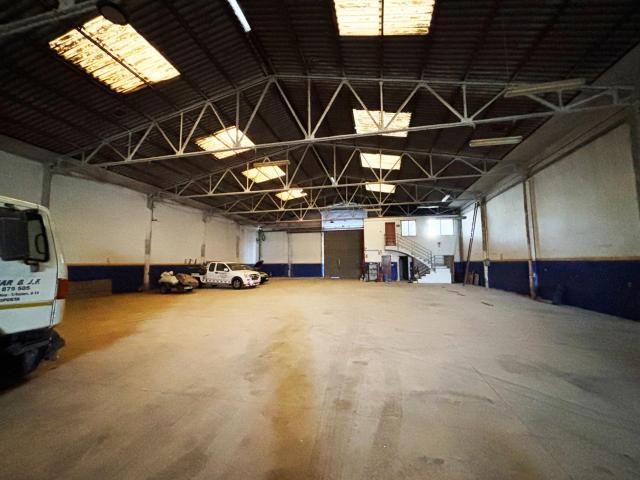 Espectacular Nave de 1.200m2 en La Mina Pacheco y Torrens