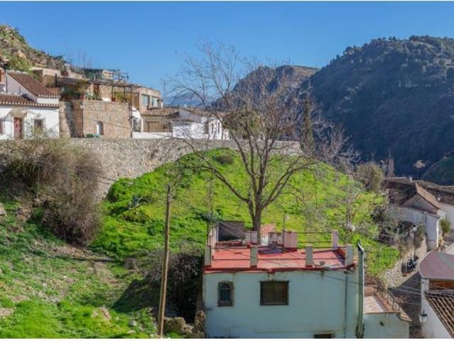 ESPECTACULAR SOLAR EN EL SACROMONTE PARA CONSTRUIR 1000 M2 CON VISTAS DIRECTAS A LA ALHAMBRA