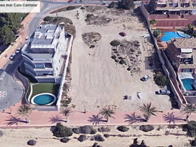 Espectacular parcela Urbana en primerisima linea del mar, zona Cala Cantalar
