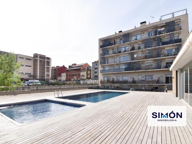 ¡Espectacular piso 3 habitaciones, 2 baños, trastero, parking y además piscina!
