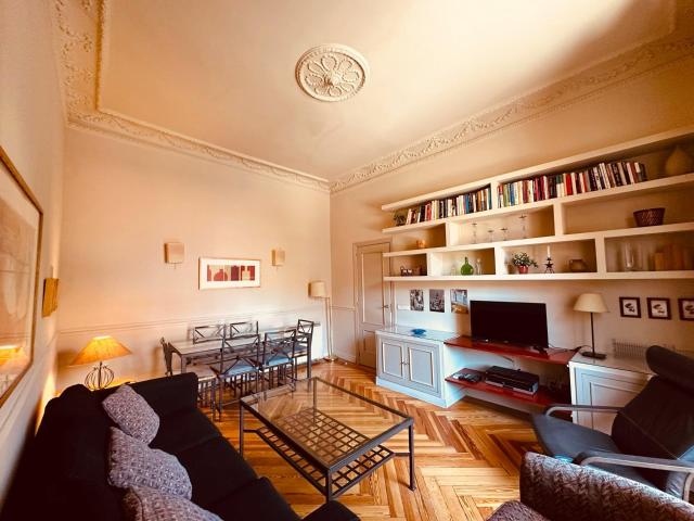 ¡Espectacular piso con 3 balcones y vistas despejadas en Pleno Centro de Madrid!