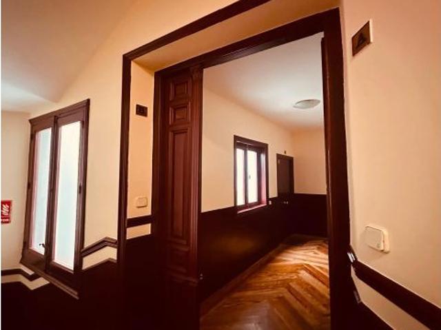 ¡Espectacular piso con balcones y vistas despejadas en Pleno Centro de Madrid!