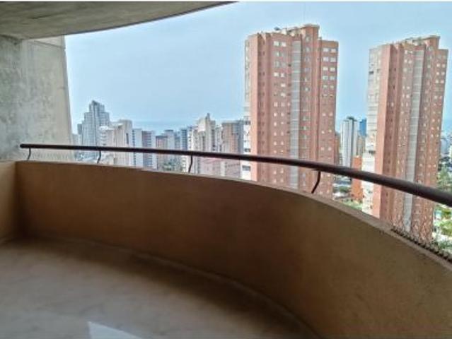 ESPECTACULAR PISO CON VISTAS PANORÁMICAS EN AVENIDA MUNICIPI, BENIDORM