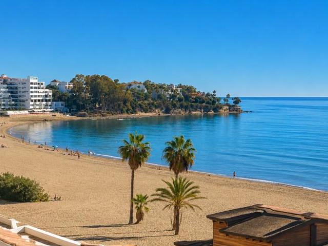 ESPECTACULAR PISO DE 4 DORMITORIOS EN EL PASEO MARÍTIMO DE ESTEPONA