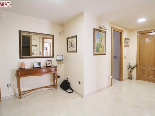 Espectacular piso de 160 m2 útiles con una impresionante terraza de 200 m2 en el centro de El Vendre