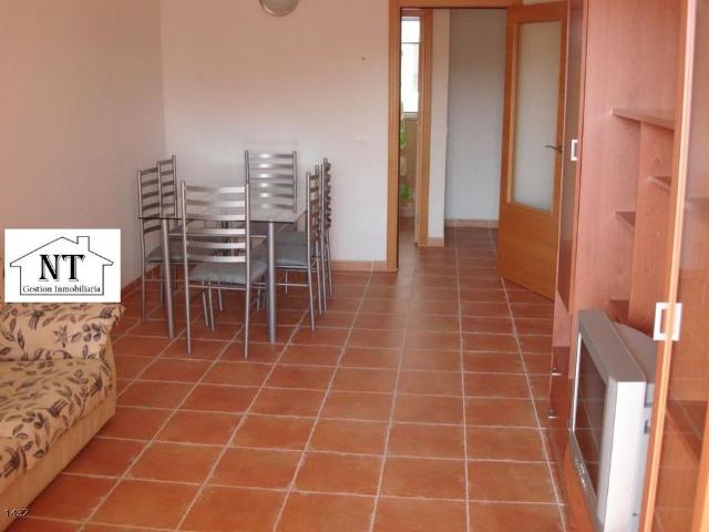 Espectacular piso de 2 dormitorios con garaje, piscina y pista de pádel en Los Pacos Fuengirola