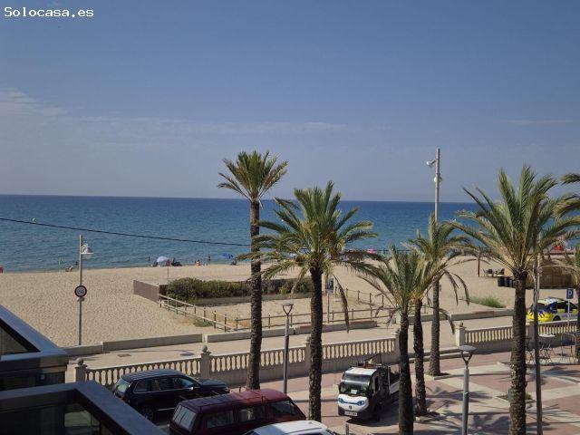 ESPECTACULAR PISO DE 3 HABITACIONES Y 2 BAÑOS, EN PRIMERA LINEA DEL MAR, EN SANT SALVADOR