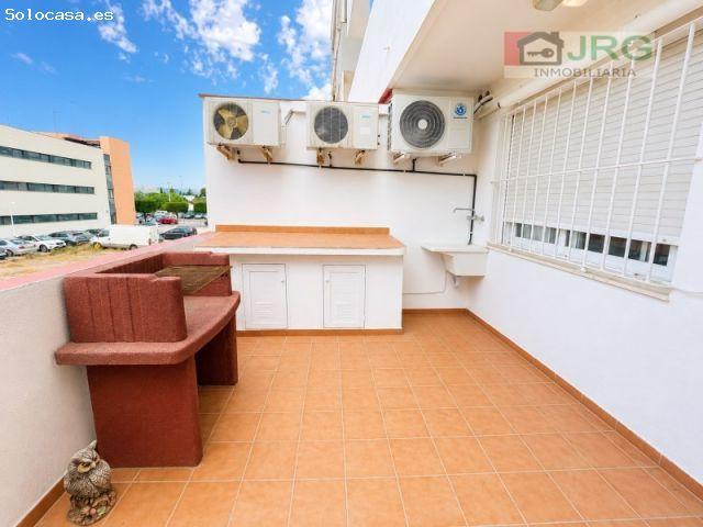 ¡ESPECTACULAR PISO DE TEMPORADA CON UNA TERRAZA QUE TE ENAMORARÁ!