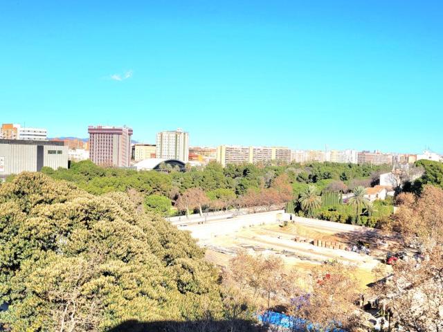 ESPECTACULAR PISO EN ARRANCAPINS VALENCIA CON VISTAS A LOS JARDINES DEL TURIA