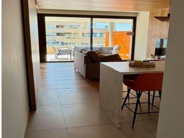 ESPECTACULAR PISO EN EL HIGUERÓN CON PISCINA Y GARAJE – URBANIZACIÓN PRIVADA – CERCA DEL MAR Y DEL T