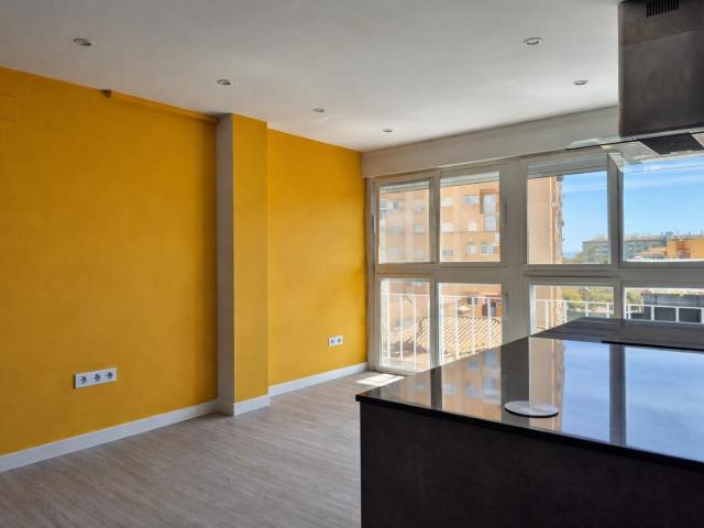 ESPECTACULAR PISO EN HEROE DE SOSTOA CON REFORMA PREMIUM