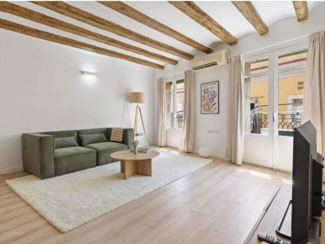 Espectacular piso recién reformado en el barrio de Sant Antoni, Barcelona