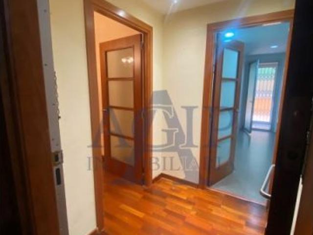 Espectacular piso reformado con terraza, piscina y parking en Montgat