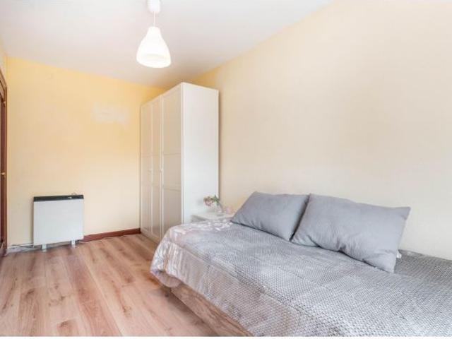 Espectacular piso soleado de 3 habitaciones con ascensor y estufa de pellets en Cangas del Narcea