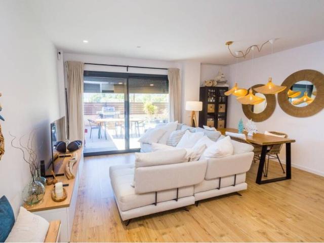 Espectacular planta baja junto al mar con gran jardín privado y piscina en Sant Antoni de Calonge