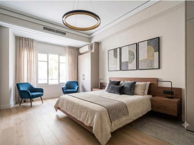 Espectacular propiedad de 162m2 con techos altos y balcón, cerca de plaza Canovas y jardines del Tur