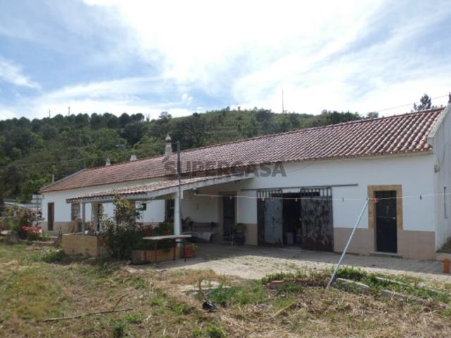 Espectacular quintinha, junto ao IC1, em S. Marcos da Serra, Silves