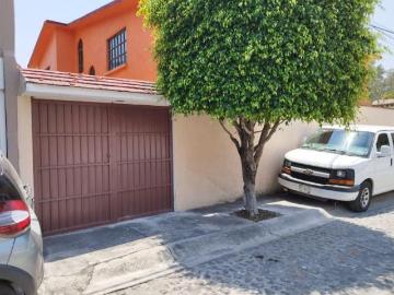 ESPECTACULAR RESIDENCIA EN LA COLONIA TLALTENANGO, CUERNAVACA