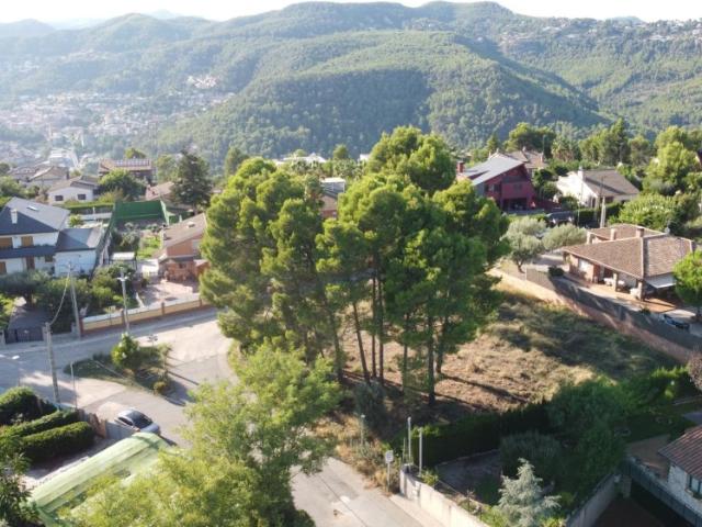 Espectacular terreno plano con vistas a Barcelona