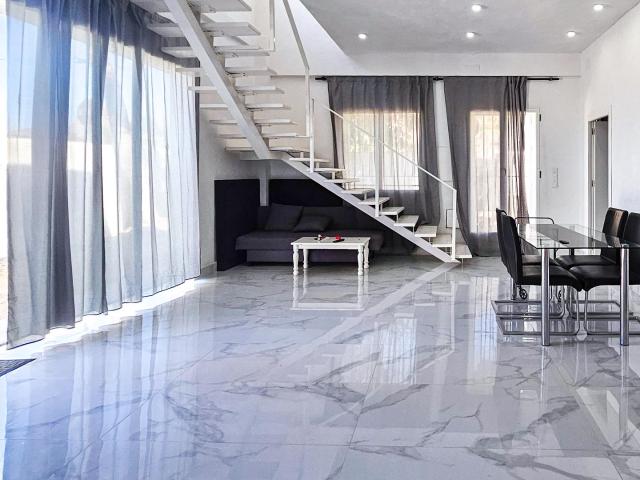 ✨ ESPECTACULAR VIVIENDA CON GRAN TERRAZA DE 143 m2, LUZ NATURAL Y POSIBILIDAD DE AMPLIACIÓN ✨