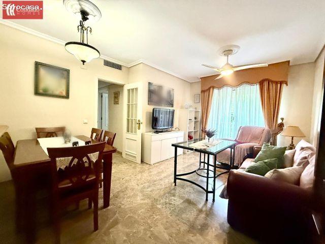 ESPECTACULAR VIVIENDA CON PISCINA EN PARQUE AZAHARA PARA ENTRAR A VIVIR